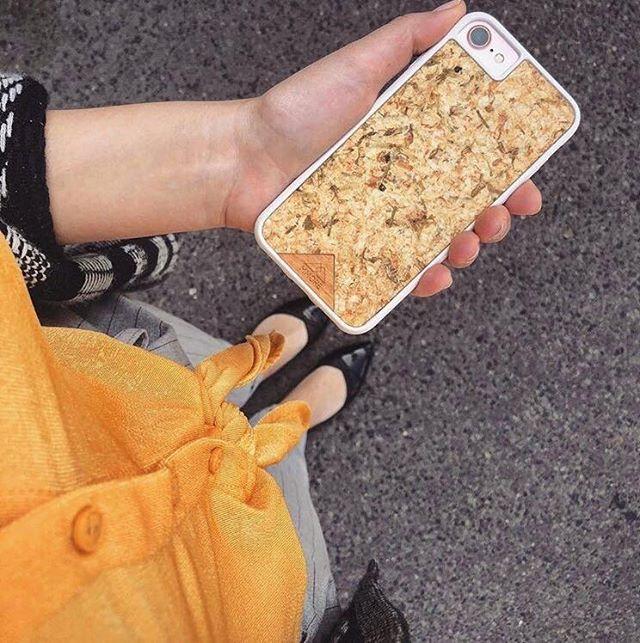 Organic handmade phone case with natural cork texture, compatible with iPhone SE, eco-friendly and biodegradable design.